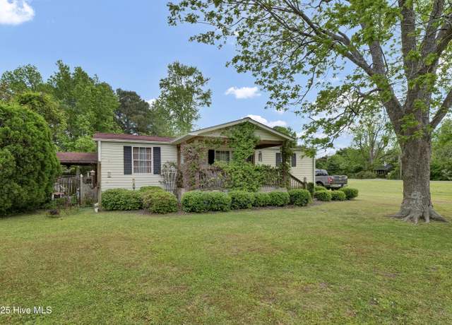 Property at 2 Castle Farms Rd, Castle Hayne, NC 28429, 3 beds, 2 baths