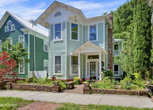 Property at 211 Ann St, Wilmington, NC 28401, 4 beds, 4.5 baths