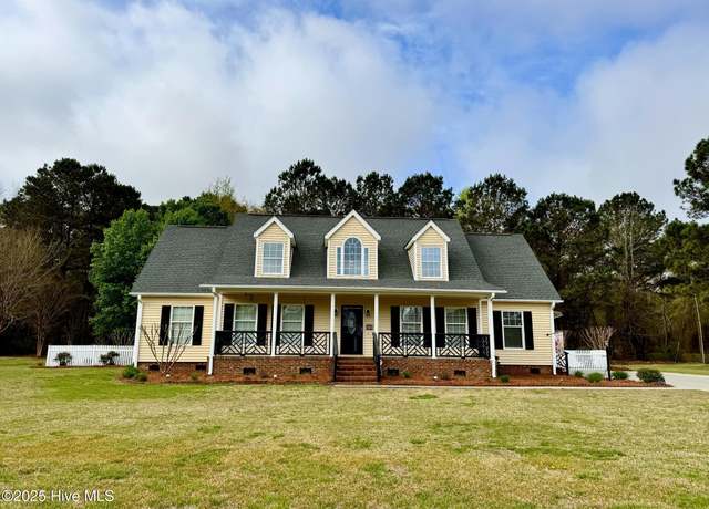 Property at 2726 Saint John Cir, Kinston, NC 28504, 3 beds, 3 baths