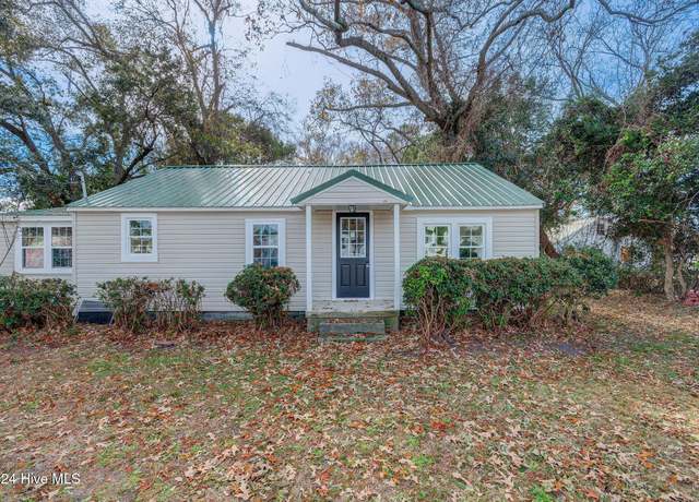 Property at 704 Warwick Mill Rd, Lumberton, NC 28358, 3 beds, 1 bath