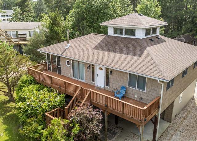 Property at 1005 Pirate Cove Cir, Oriental, NC 28571, 3 beds, 2 baths