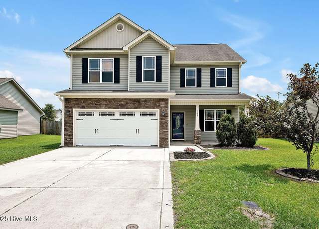 Property at 720 Radiant Dr, Jacksonville, NC 28546, 4 beds, 2.5 baths
