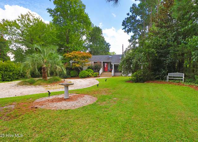 Property at 3405 Old Gate Rd, Morehead City, NC 28557, 3 beds, 2.5 baths