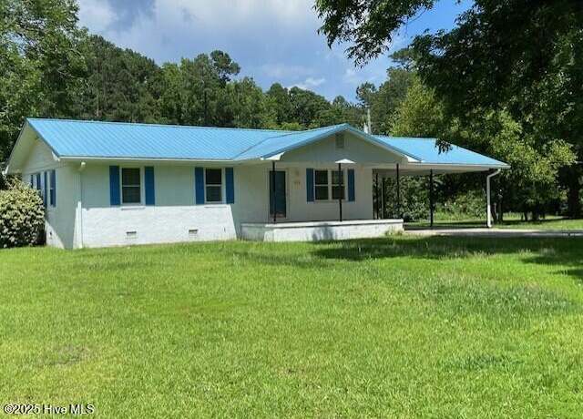 Property at 820 Calabash Rd NW, Calabash, NC 28467, 2 beds, 1.5 baths