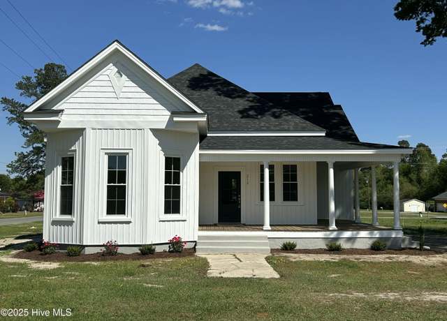 Property at 212 N Hill St, Faison, NC 28341, 4 beds, 2.5 baths
