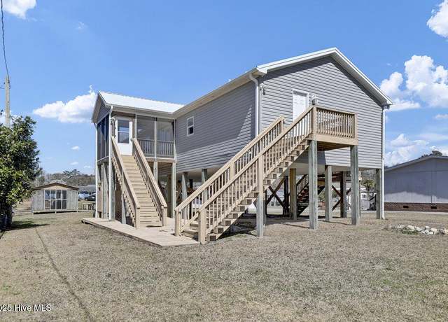 Property at 136 Cedar Hollow Ln, Sneads Ferry, NC 28460, 3 beds, 2 baths
