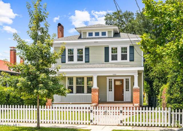 Property at 1203 Chestnut St, Wilmington, NC 28401, 3 beds, 2.5 baths