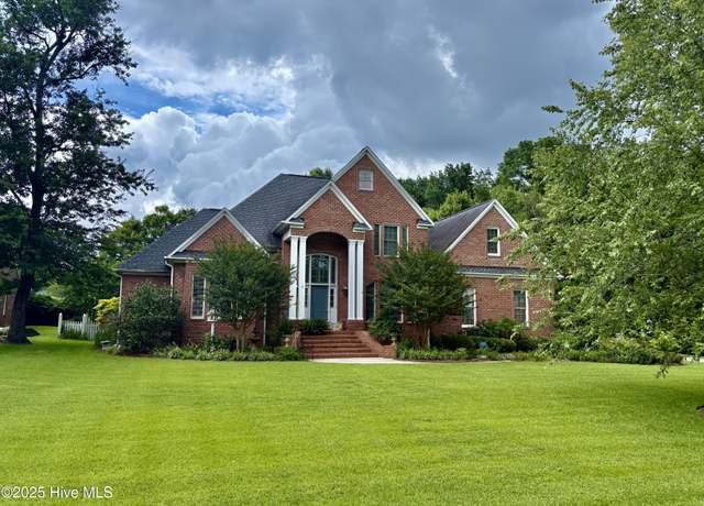 Property at 1009 Colleton Way, New Bern, NC 28562, 4 beds, 3.5 baths