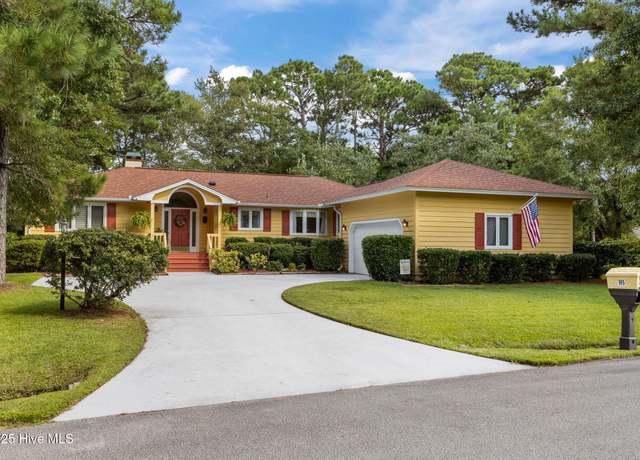 Property at 105 Fairway Dr W, Morehead City, NC 28557, 3 beds, 2.5 baths
