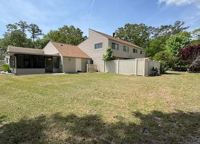 Property at 27 Quarterdeck, New Bern, NC 28562, 2 beds, 2 baths