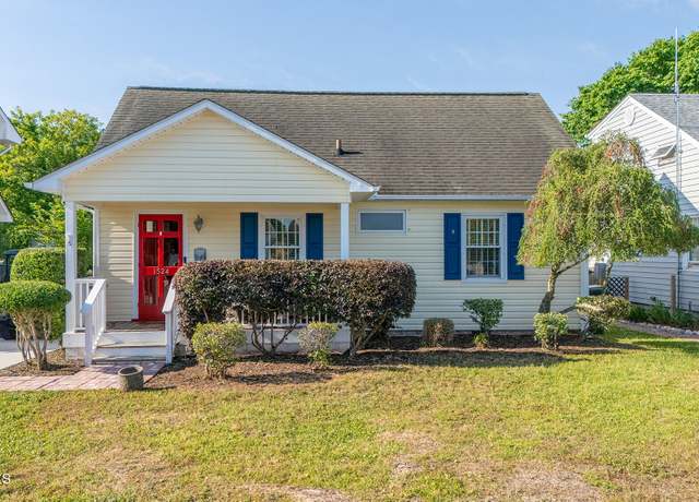 Property at 1524 Ann St, Beaufort, NC 28516, 4 beds, 2.5 baths