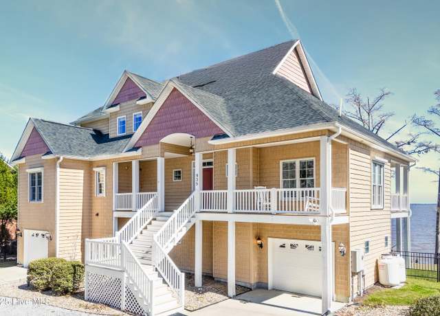 Property at 935 Stately Pines Rd, New Bern, NC 28560, 4 beds, 2.5 baths