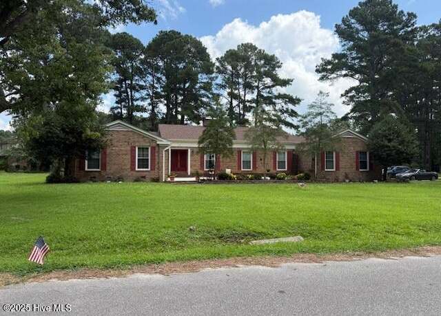 Property at 113 Clarendon Rd, Ahoskie, NC 27910, 4 beds, 2.5 baths
