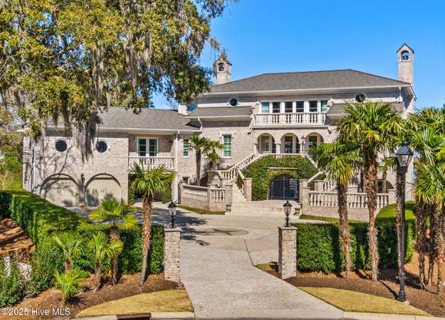 Property at 1200 Great Oaks Dr, Wilmington, NC 28405, 4 beds, 5 baths