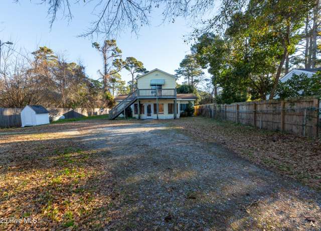 Property at 302 South St, New Bern, NC 28560, 2 beds, 2 baths