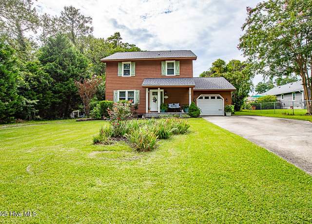 Property at 305 Berkshire Dr, Havelock, NC 28532, 3 beds, 2.5 baths