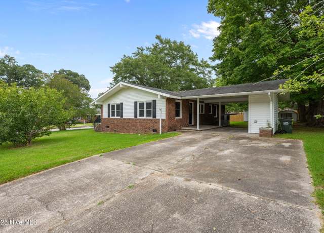Property at 2703 Edgewood St, New Bern, NC 28562, 3 beds, 1.5 baths