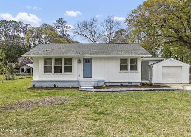 Property at 203 Cedar Dr, Riegelwood, NC 28456, 3 beds, 2 baths