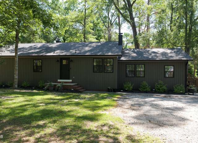 Property at 1100 Spivey Rd, Whiteville, NC 28472, 4 beds, 3 baths