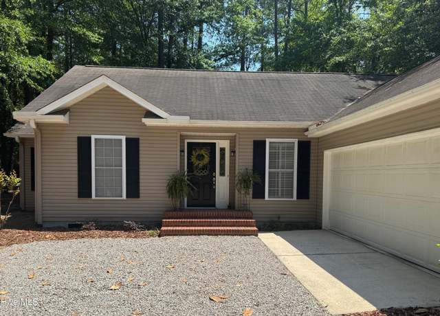 Property at 1735 W Pennsylvania Ave, Southern Pines, NC 28387, 3 beds, 2 baths