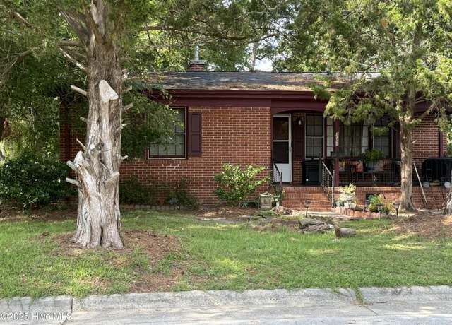 Property at 1508 Beaufort St, New Bern, NC 28560, 2 beds, 1 bath