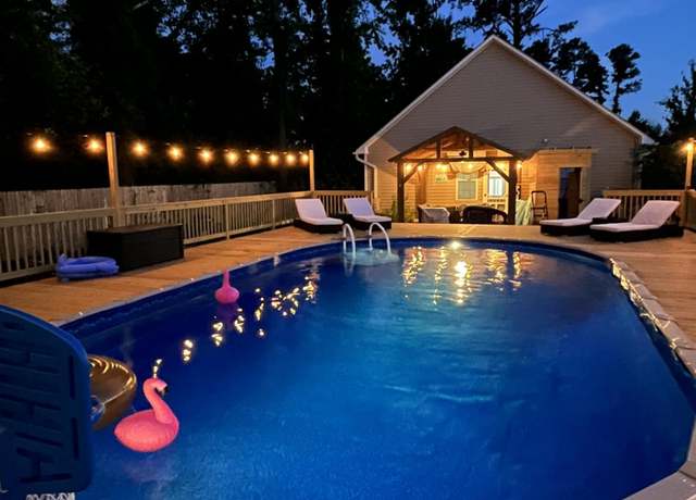 Property at 227 Fairfield Dr, Wilmington, NC 28401, 3 beds, 2 baths