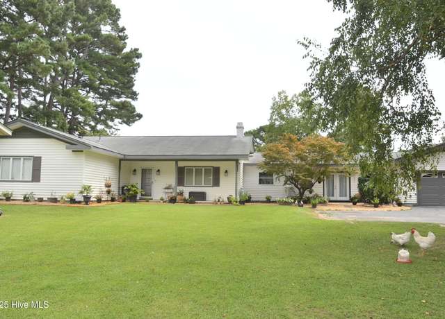Property at 110 Circle Dr, Spring Hope, NC 27882, 4 beds, 2 baths