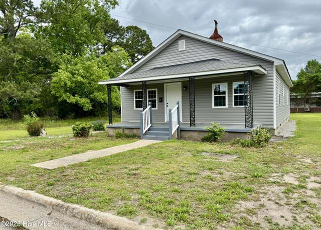 Property at 210 Faulk St, Williamston, NC 27892, 3 beds, 2 baths