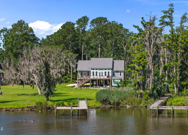 Property at 305 Rennys Creek Dr, New Bern, NC 28560, 3 beds, 2 baths