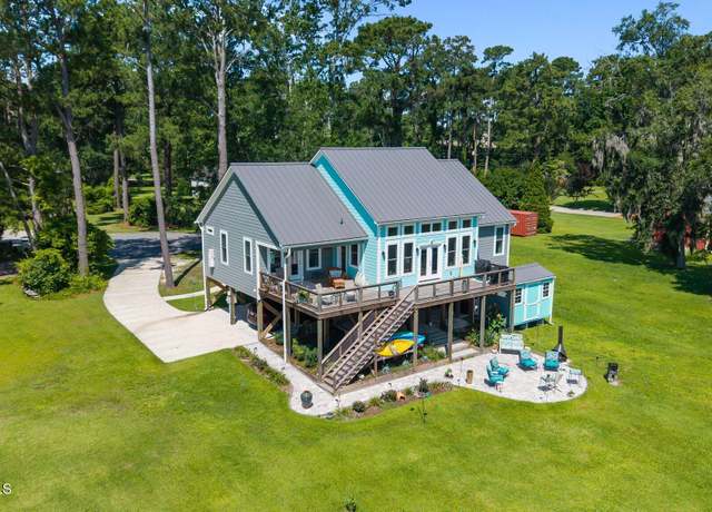 Property at 305 Rennys Creek Dr, New Bern, NC 28560, 3 beds, 2 baths