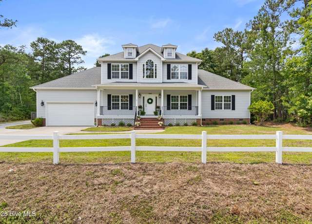 Property at 1903 Country Club Dr, Hampstead, NC 28443, 3 beds, 3.5 baths