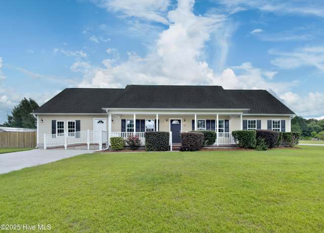 Property at 124 Camellia Creek Dr, Richlands, NC 28574, 3 beds, 3 baths