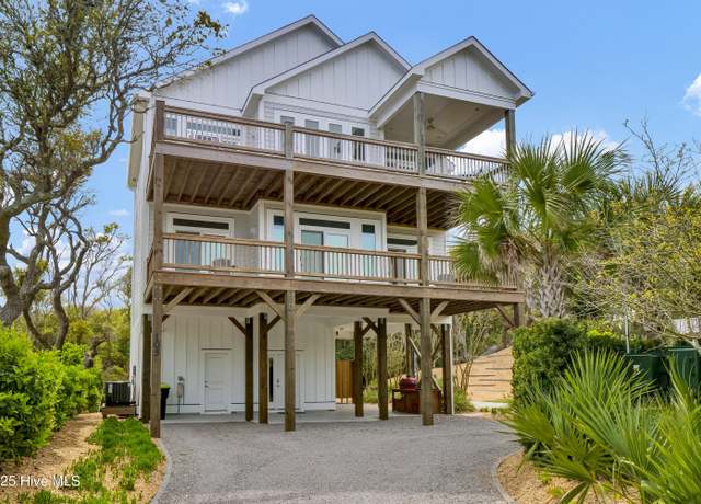 Property at 105 White Hills Ln, Surf City, NC 28445, 4 beds, 3.5 baths