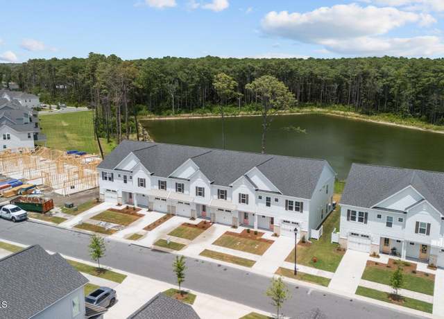 Property at 135 Freedom Park Rd, Beaufort, NC 28516, 3 beds, 2.5 baths