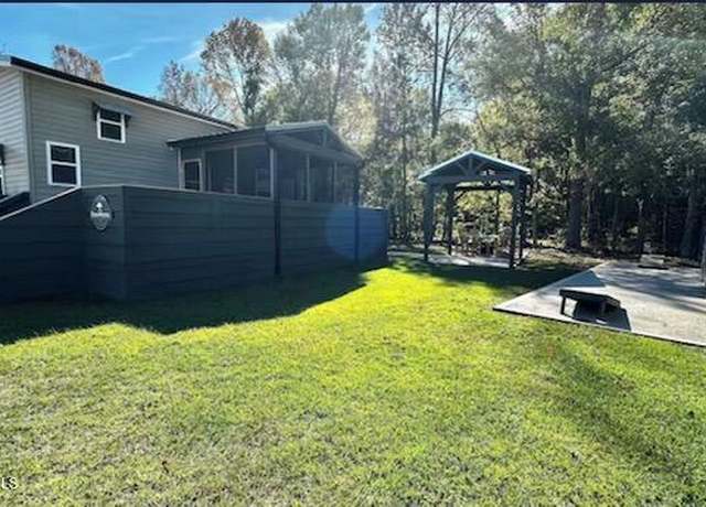 Property at 136 Waccamaw Shores Rd, Lake Waccamaw, NC 28450, 1 bed, 1 bath