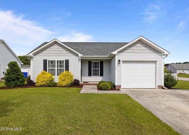 Property at 423 Meeting St, Beaufort, NC 28516, 3 beds, 2 baths