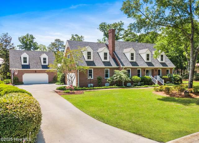 Property at 1723 Verrazzano Dr, Wilmington, NC 28405, 5 beds, 4.5 baths