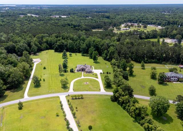 Property at 182 Country Squire Ln, Jacksonville, NC 28540, 4 beds, 3.5 baths