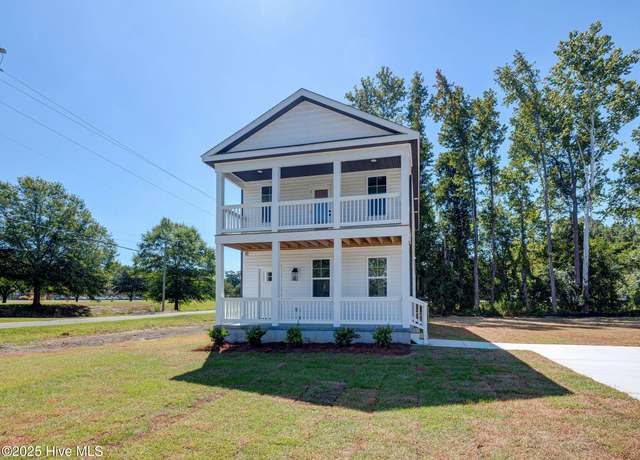 Property at 201 W Williams St, Burgaw, NC 28425, 3 beds, 2.5 baths