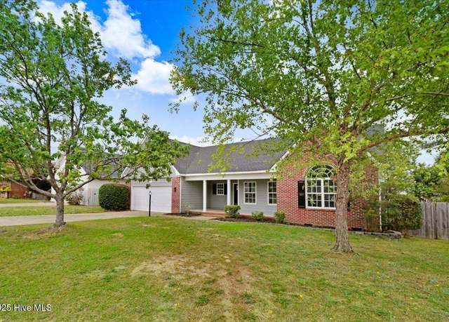 Property at 612 Fairbluff Dr, Hope Mills, NC 28348, 3 beds, 2 baths