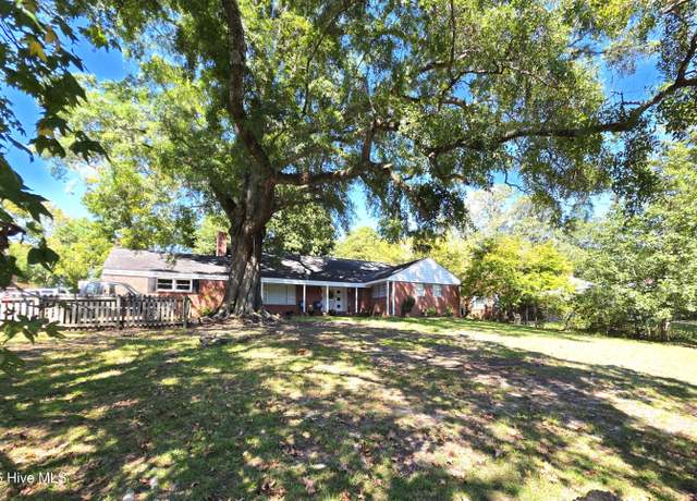Property at 1601 E 6th St, Greenville, NC 27858, 3 beds, 1.5 baths