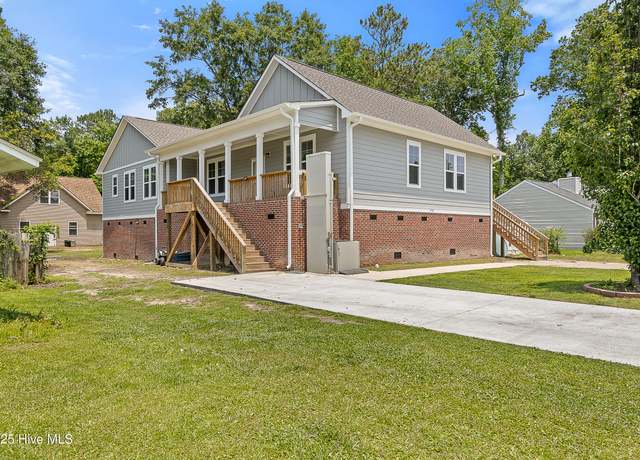 Property at 218 Spring Dr, Jacksonville, NC 28540, 5 beds, 3 baths