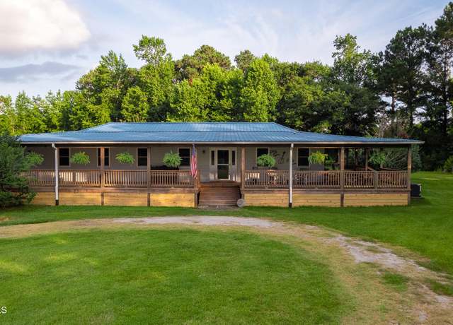 Property at 161 Howard Ln, Swansboro, NC 28584, 3 beds, 4 baths