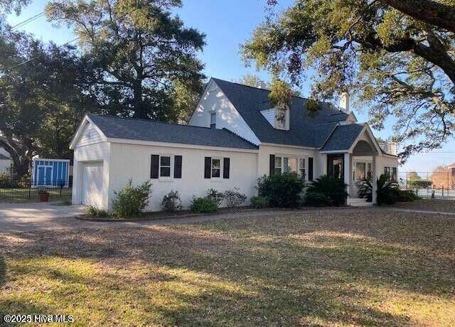 Property at 222 E Moore St, Southport, NC 28461, 3 beds, 2.5 baths