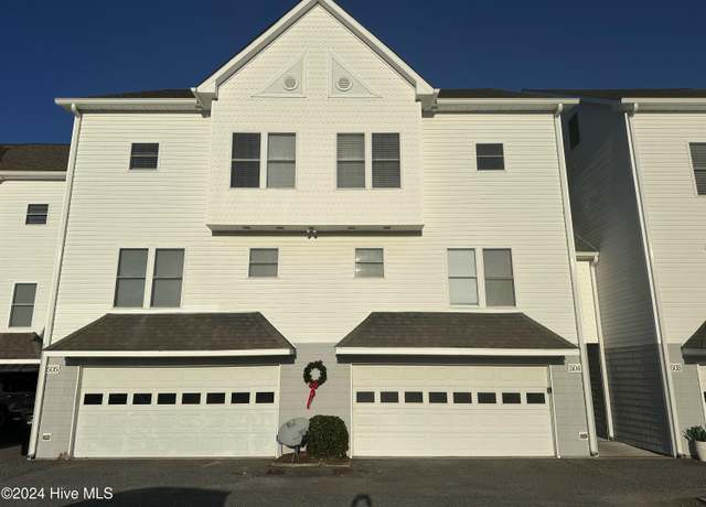 Property at 504 Continental Dr, Elizabeth City, NC 27909, 3 beds, 3.5 baths