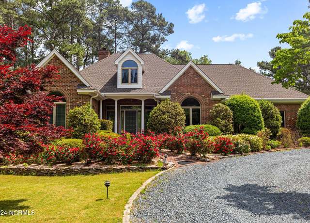 Property at 27 Mcmichael Dr, Pinehurst, NC 28374, 4 beds, 3.5 baths