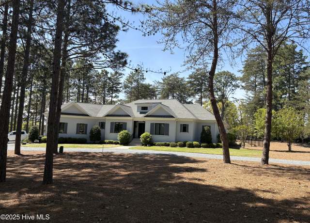 Property at 60 Quaker Ridge Rd, Pinehurst, NC 28374, 3 beds, 3.5 baths