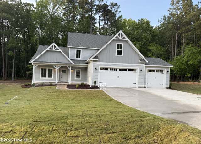 Property at 516 Belcroft Dr, Carthage, NC 28327, 4 beds, 3.5 baths