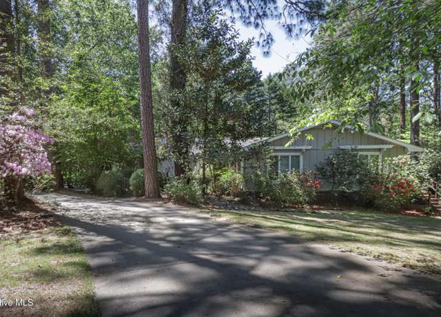 Property at 1 Collett Ln, Pinehurst, NC 28374, 4 beds, 4 baths