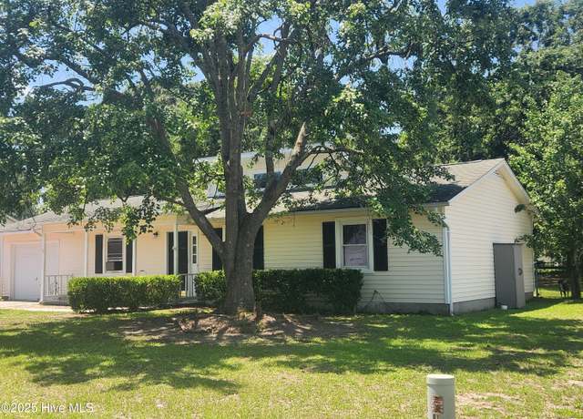 Property at 205 Cinnamon Dr, Hubert, NC 28539, 3 beds, 2 baths